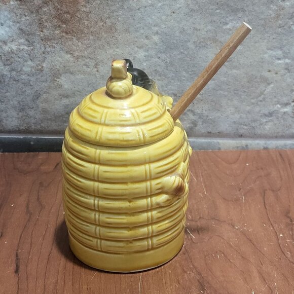 Vintage Beehive Bear Honey Pot With Lid Honey Wood Dipper Jar Server - Picture 13 of 13